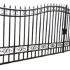 Poartă din fier forjat cu design elegant și detalii decorative